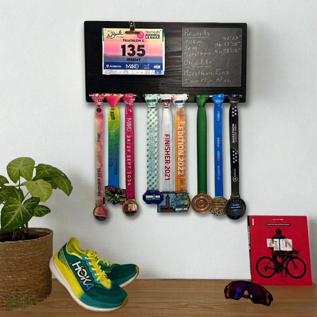 Support médailles et dossards en bois massif pour exposer ses souvenirs de course