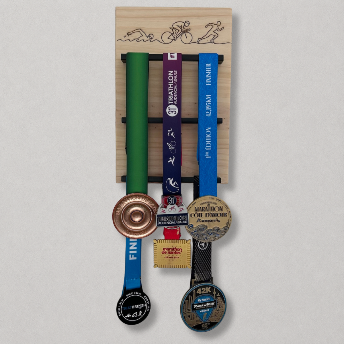 Porte-médailles triathlon en bois – Cadeau triathlète – Medal Gallery
