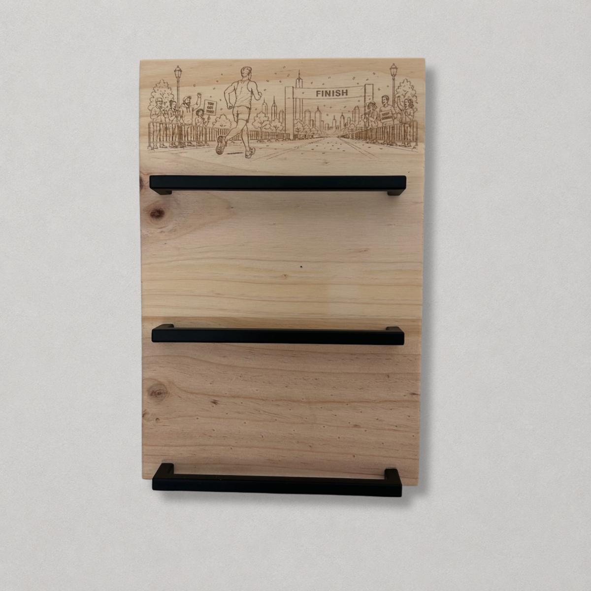 Support porte médailles mural en bois vide avec plusieurs barres noires